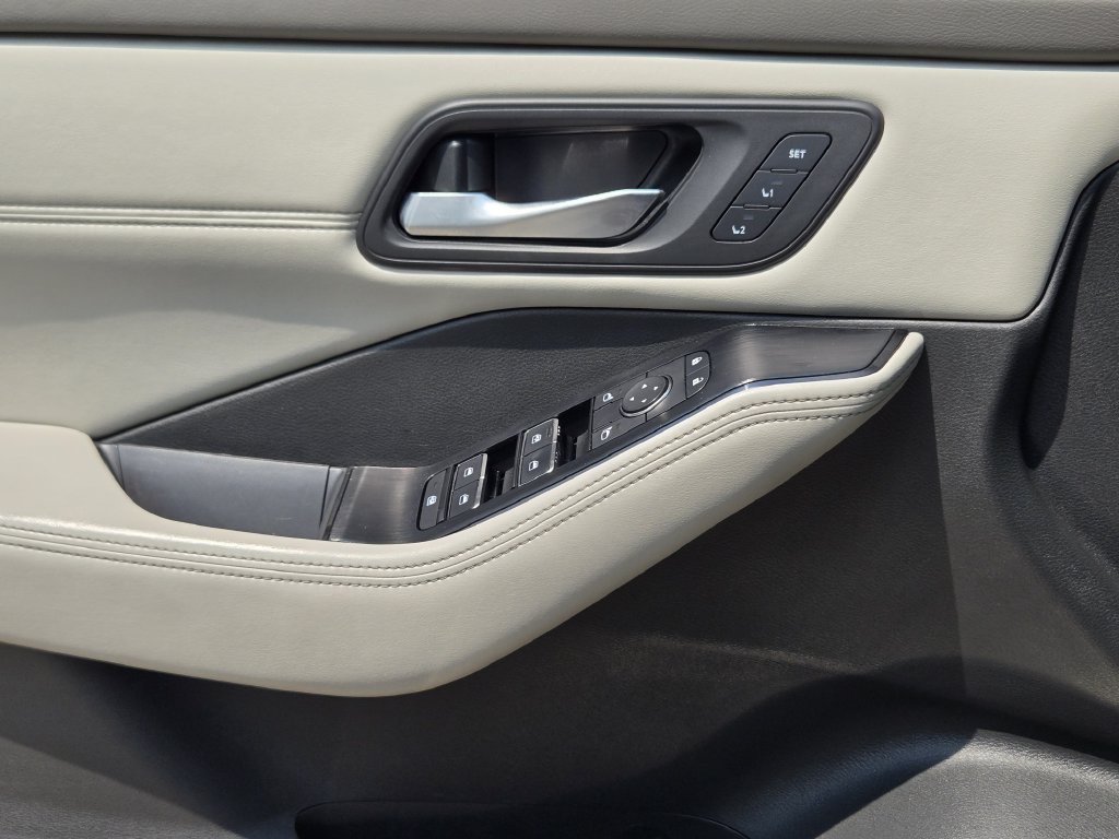 Used 2023 Nissan Rogue SL w/ SL Premium Package FWD image 30