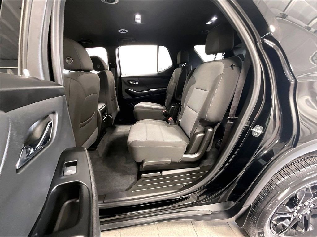 Used 2023 Chevrolet Traverse LT w/ Midnight/Sport Edition AWD/4WD image 15