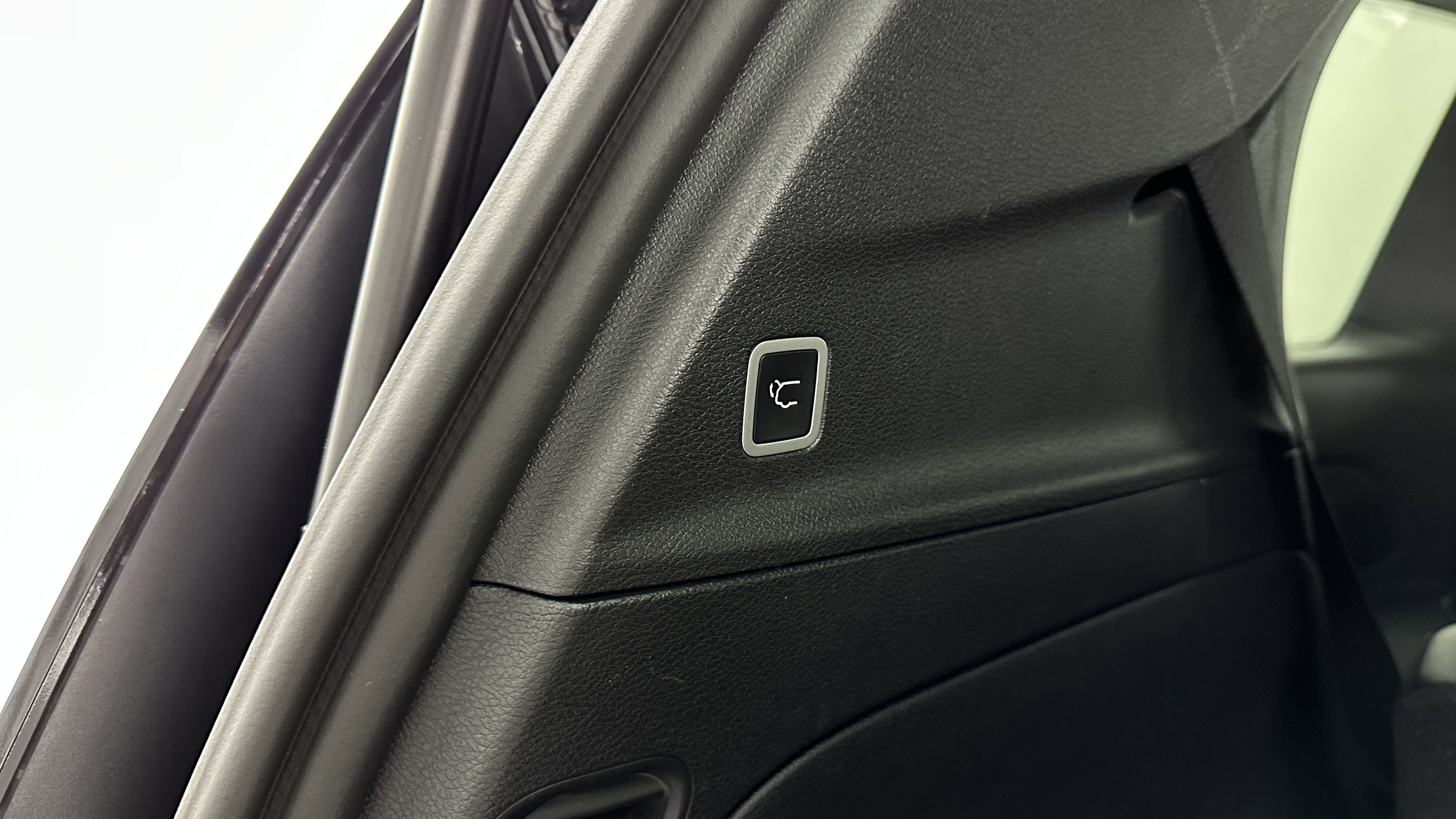 Used 2025 Chrysler Pacifica Select image 33