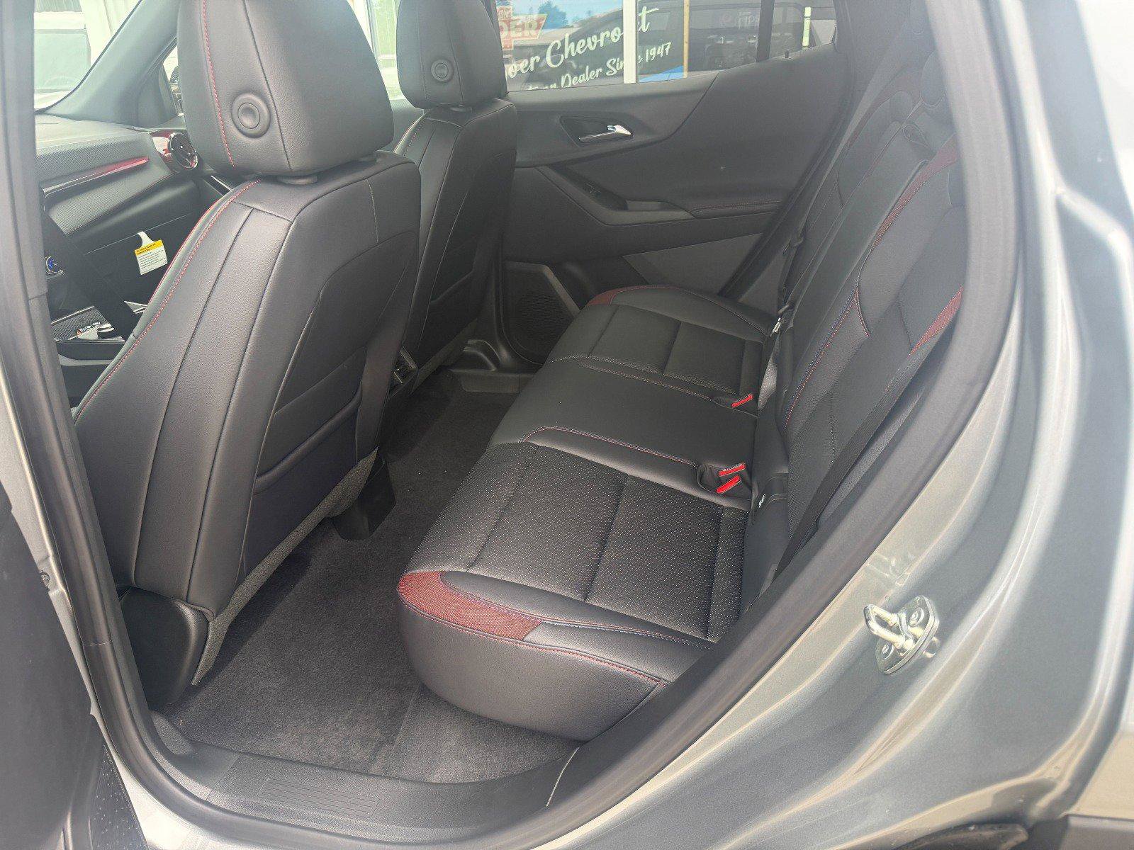 New 2026 Chevrolet Equinox RS w/ Convenience Package III AWD/4WD image 19