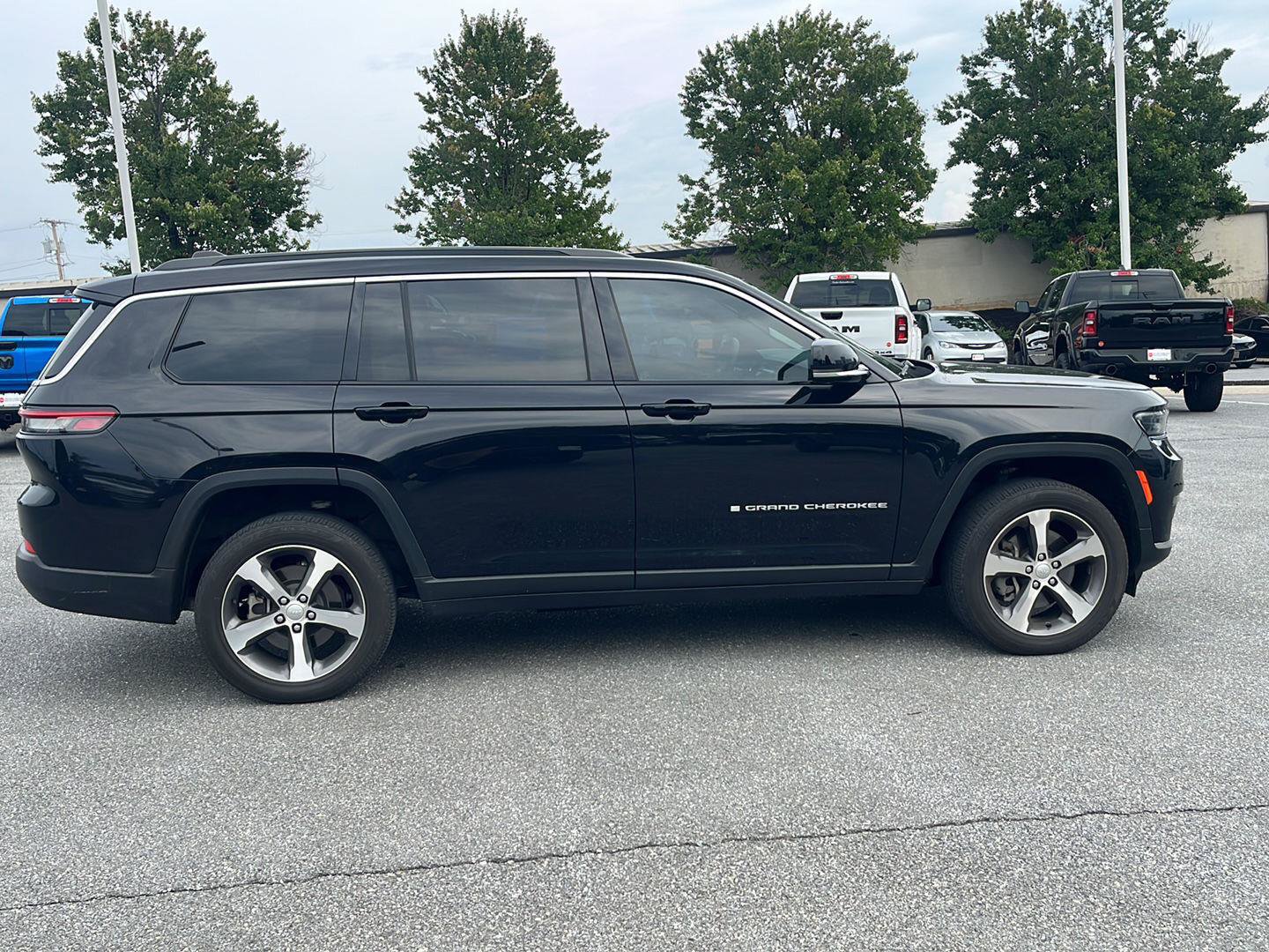 Used 2024 Jeep Grand Cherokee L Limited w/ Trailer Tow Package AWD/4WD image 7