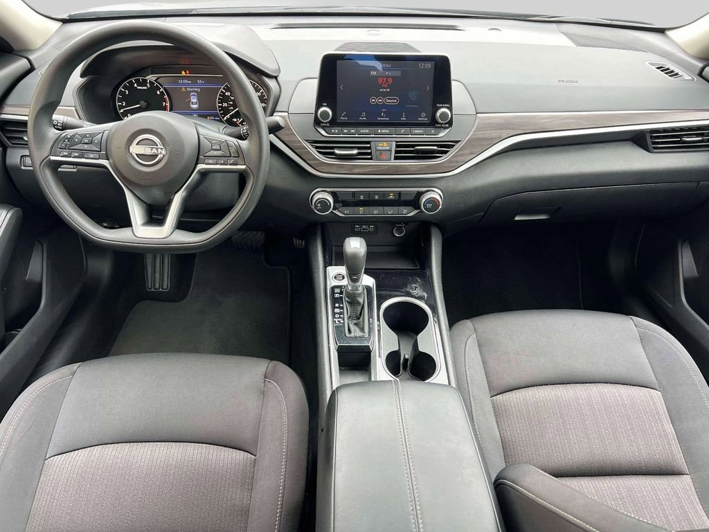 Used 2024 Nissan Altima 2.5 SV image 13