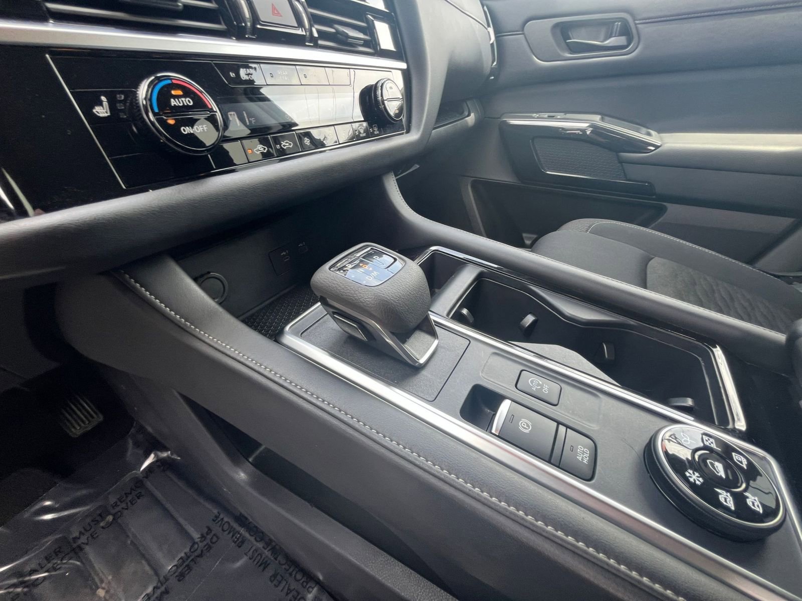 Used 2025 Nissan Pathfinder SV AWD/4WD image 43