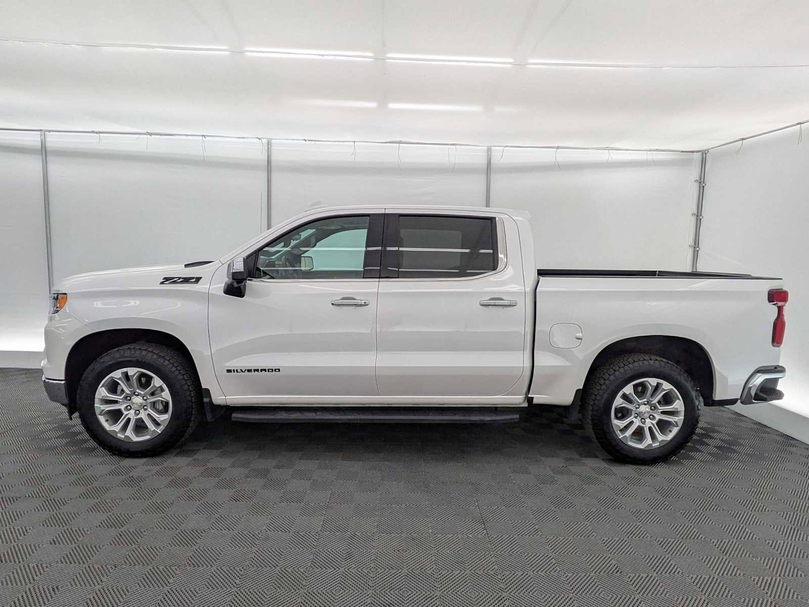 Used 2023 Chevrolet Silverado 1500 LTZ w/ LTZ Premium Package AWD/4WD image 3