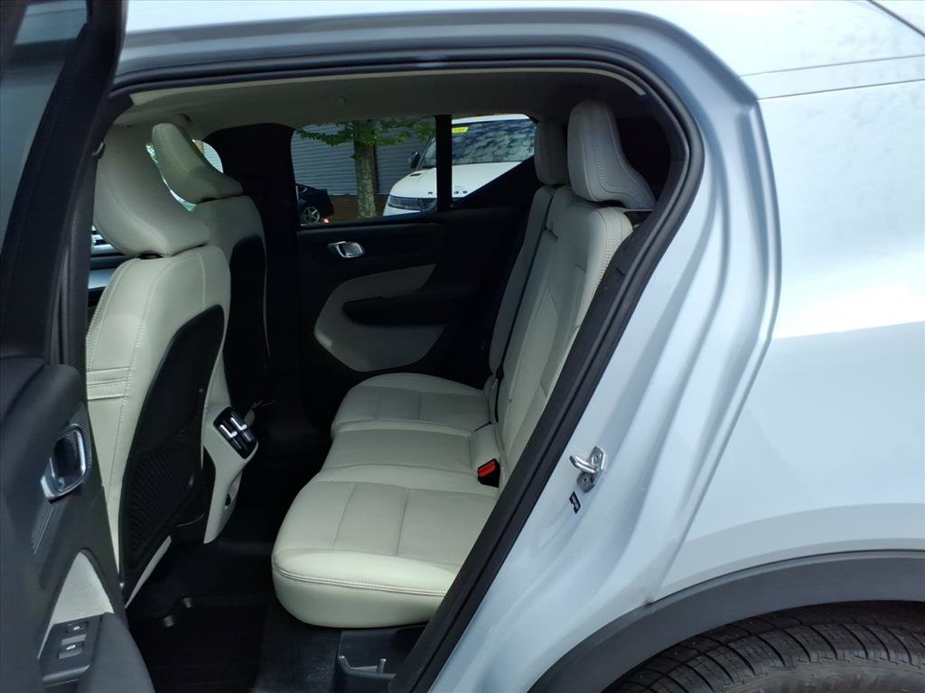 Used 2020 Volvo XC40 T5 Momentum w/ Protection Package AWD/4WD image 11