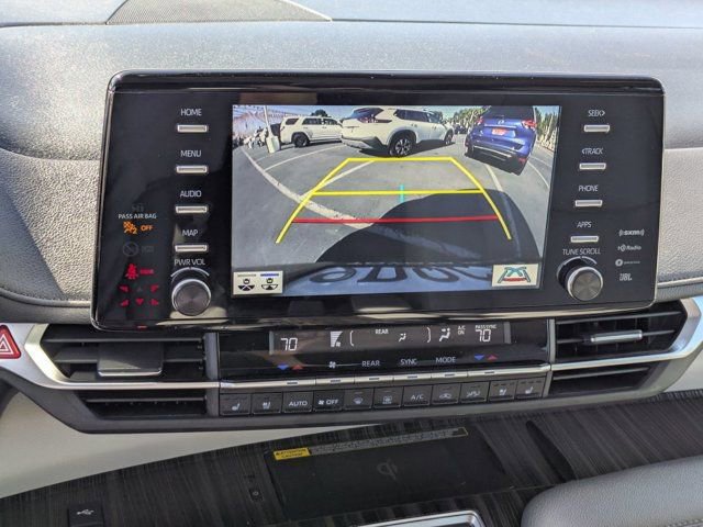 Used 2022 Toyota Sienna Limited image 22