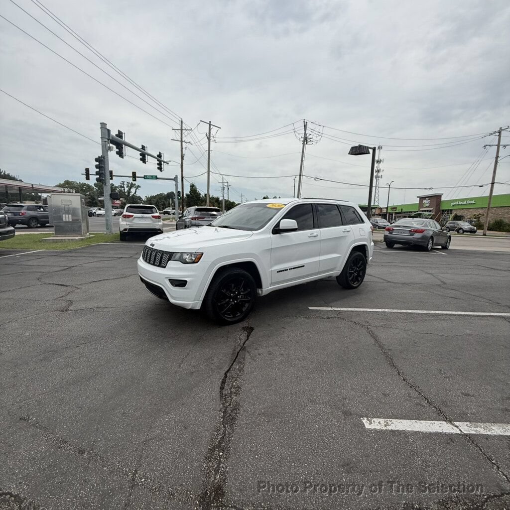 Used 2020 Jeep Grand Cherokee Altitude AWD/4WD image 6
