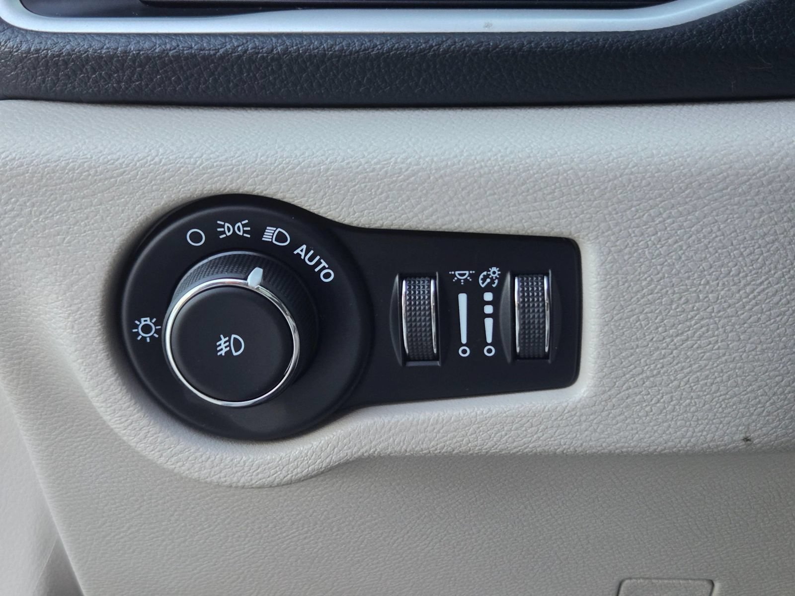 Used 2021 Chrysler Pacifica Touring-L w/ Premium & Safety Sphere Group AWD/4WD image 36