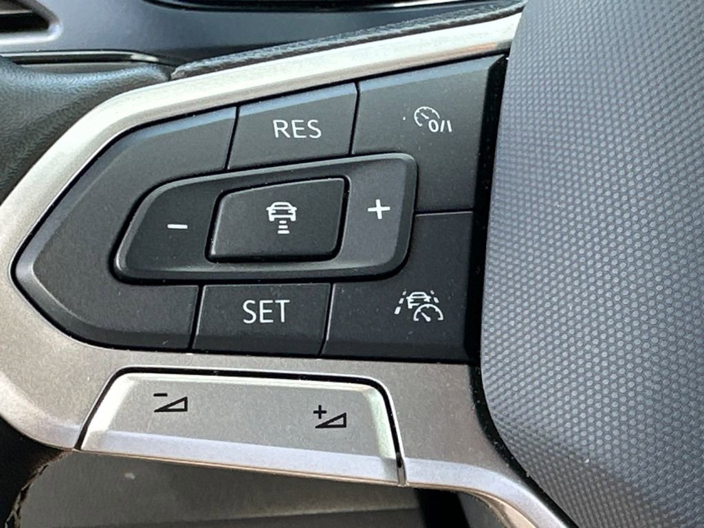 Used 2024 Volkswagen Taos SE image 24