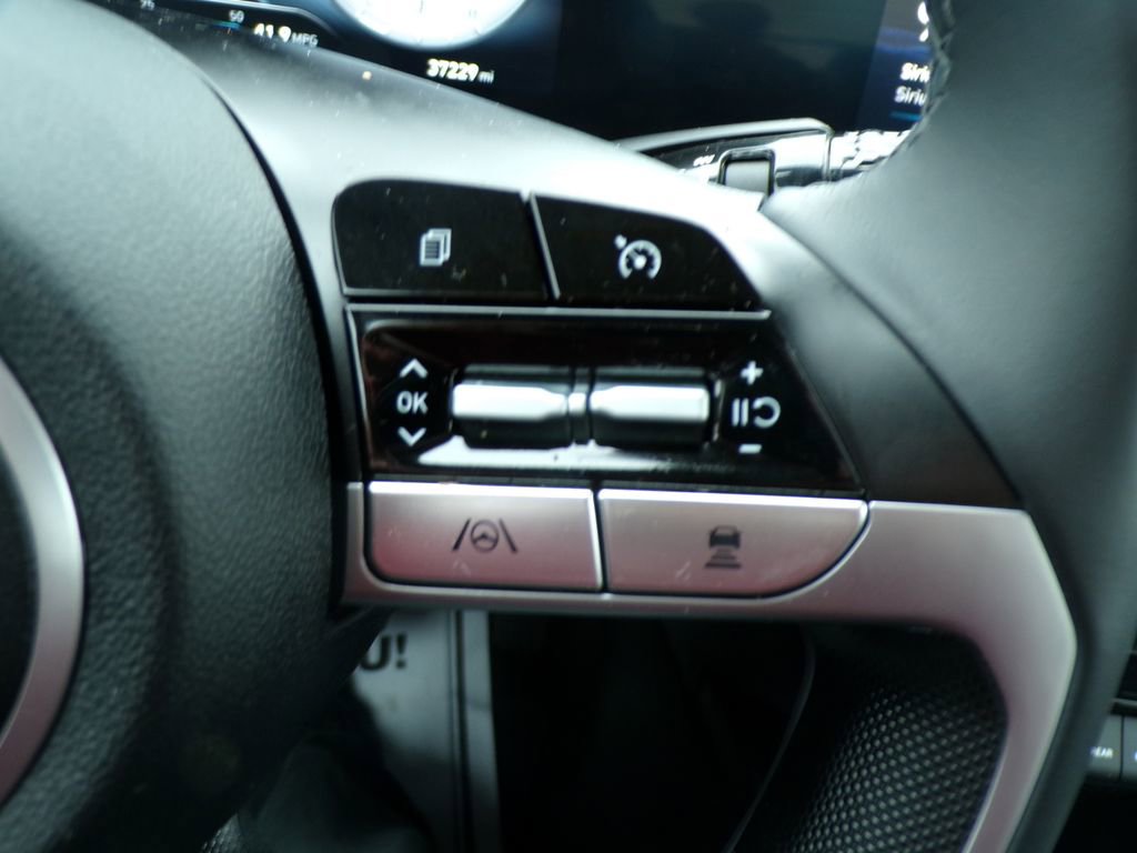 Certified 2023 Hyundai Elantra Limited w/ Cargo Package FWD image 21