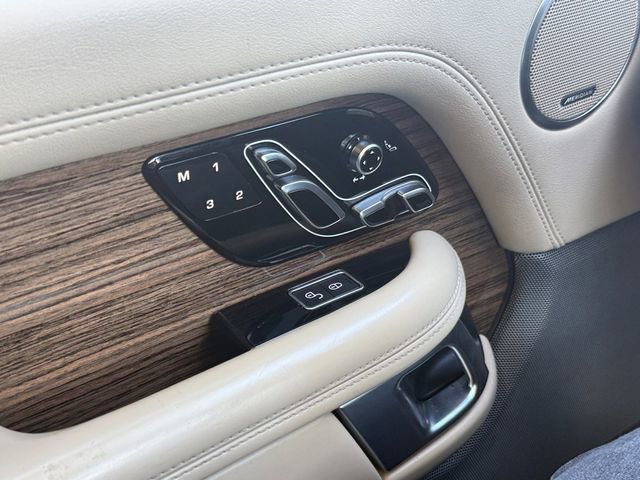 Used 2019 Land Rover Range Rover HSE image 12