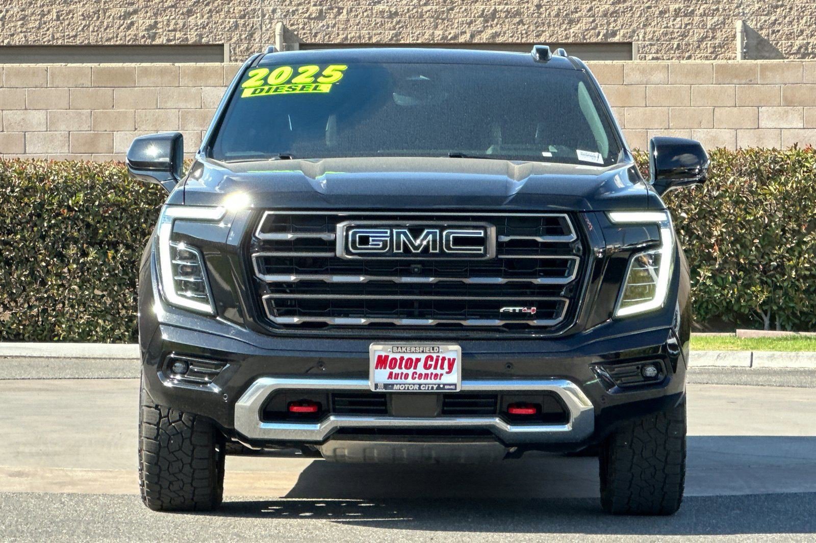 Used 2025 GMC Yukon XL AT4 Ultimate AWD/4WD image 9