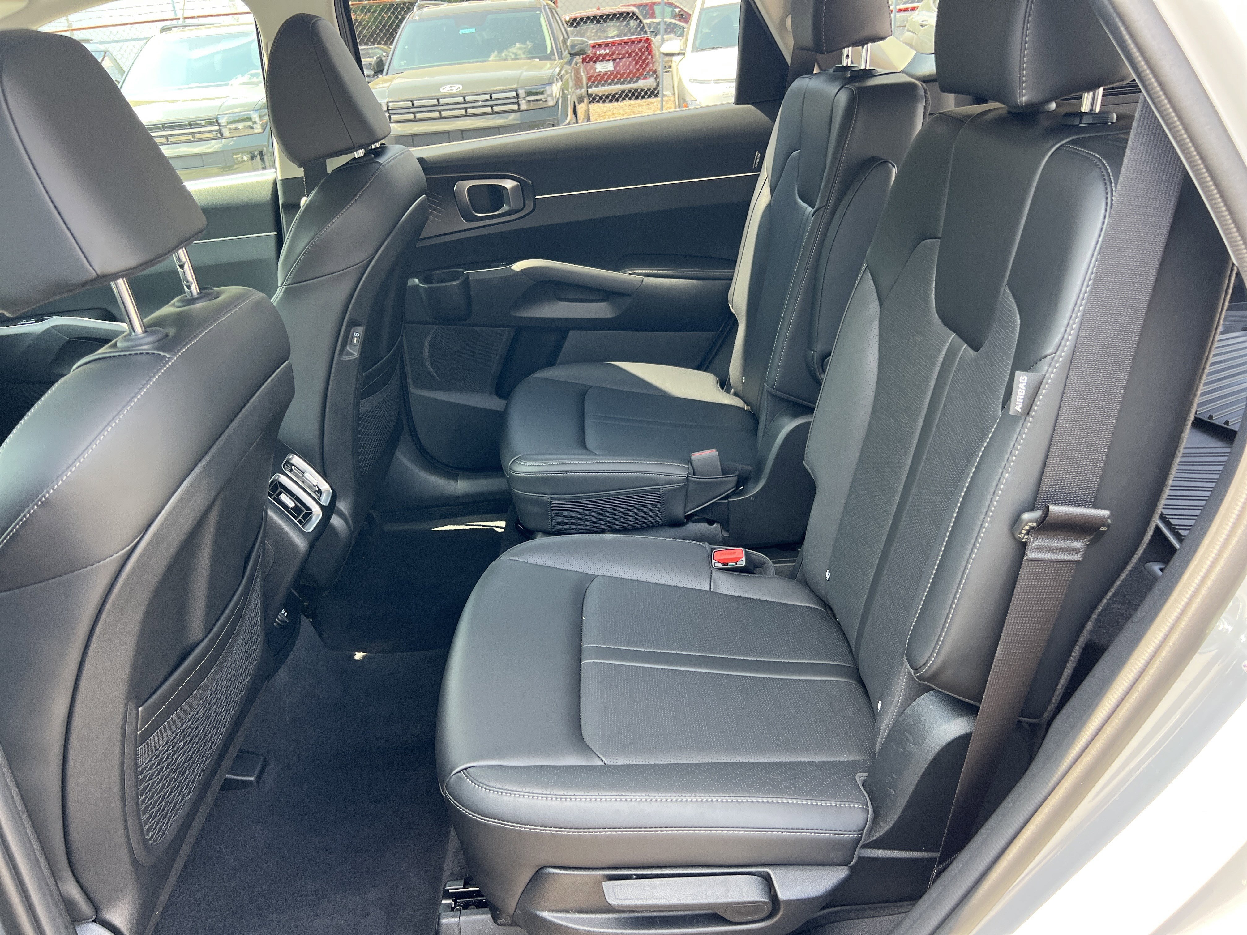 Used 2025 Kia Sorento EX w/ Panoramic Sunroof Package FWD image 19