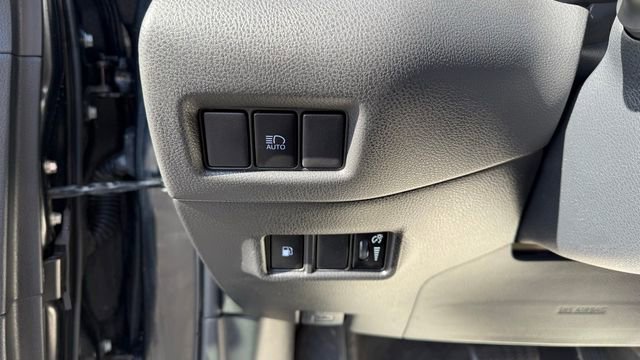 Used 2022 Toyota C-HR XLE image 17