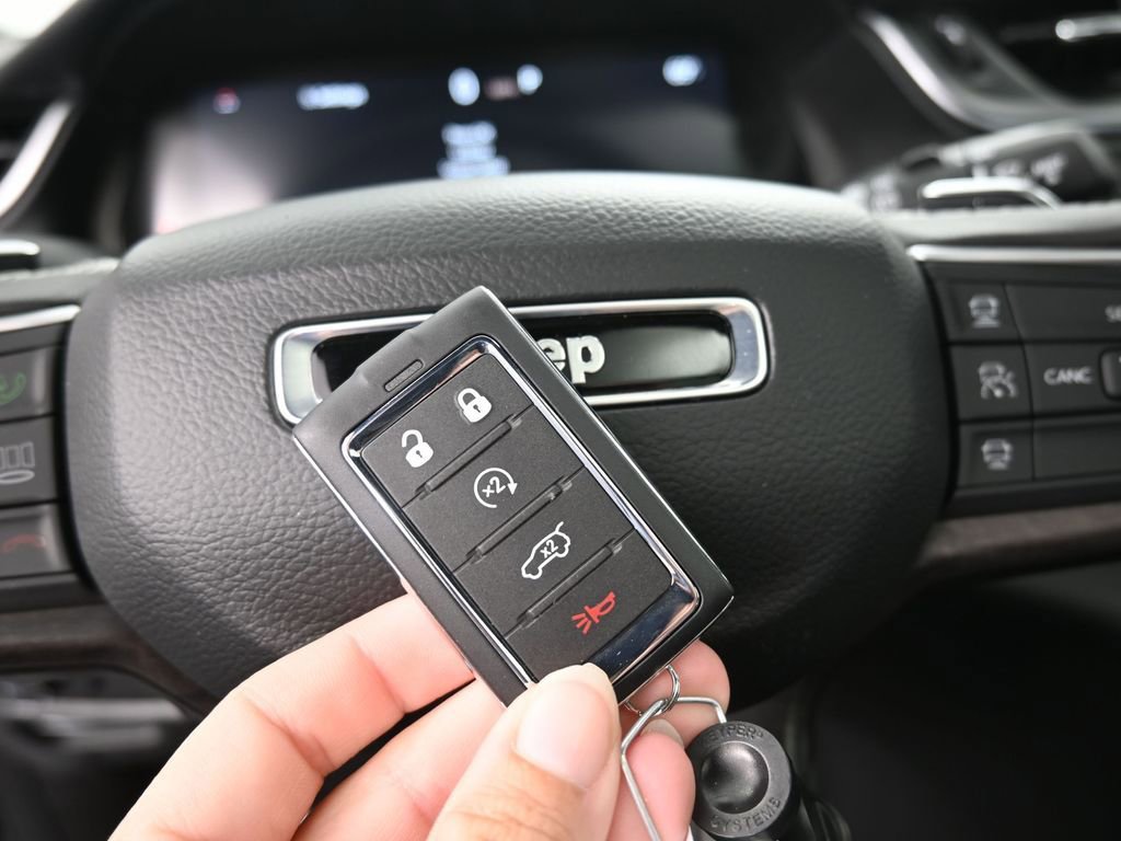 New 2025 Jeep Grand Cherokee Limited w/ Trailer Tow Package image 31