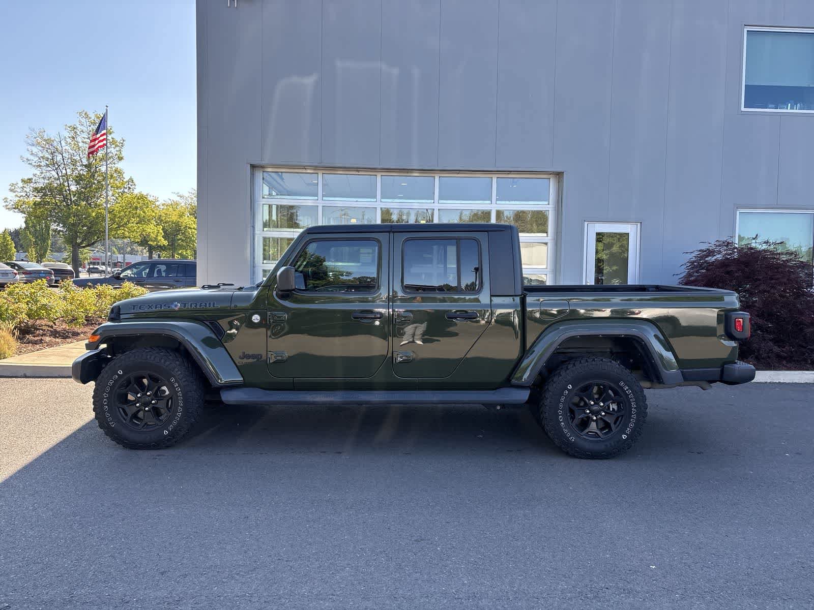 Used 2022 Jeep Gladiator Sport AWD/4WD image 2