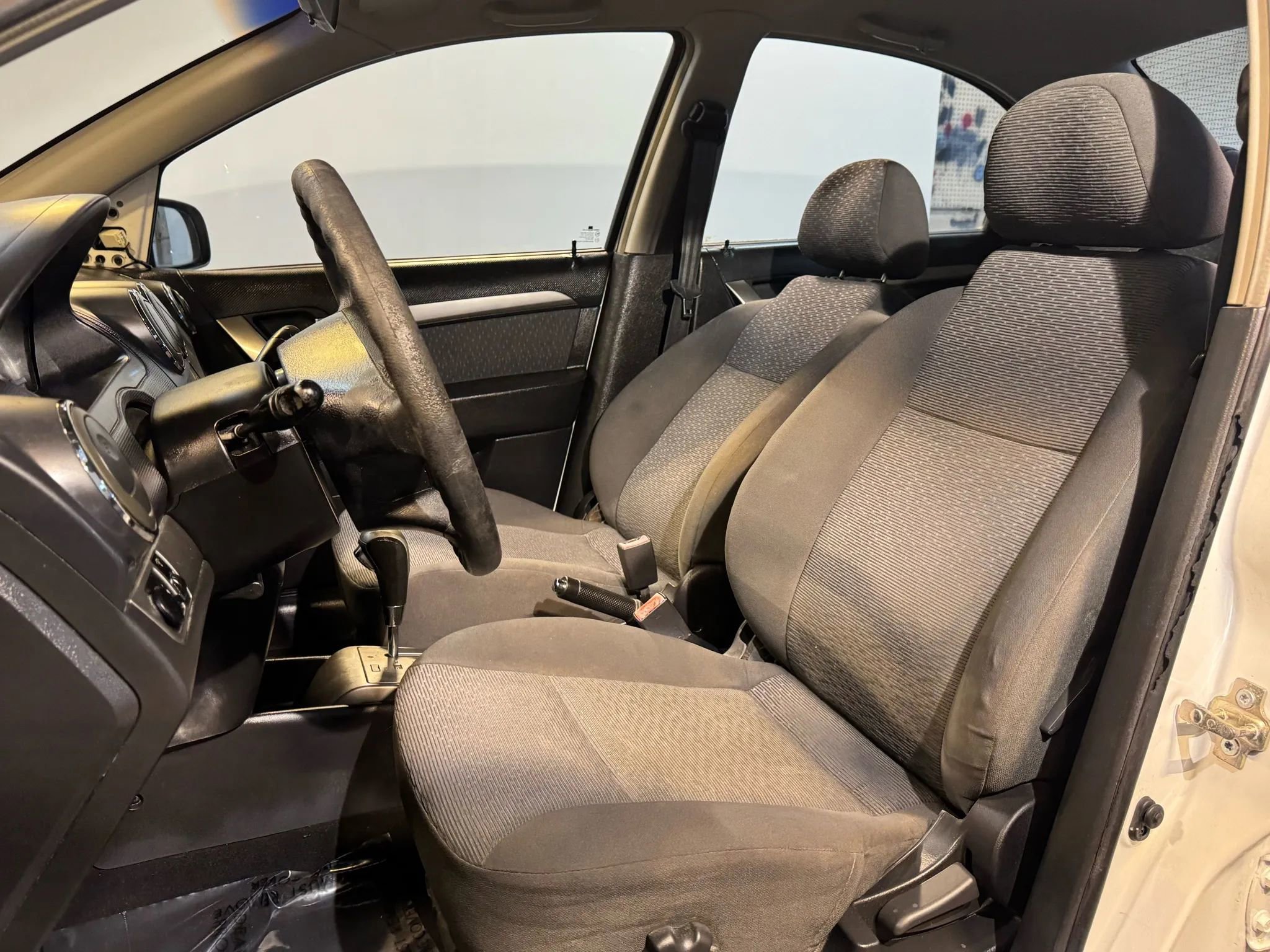 Used 2007 Chevrolet Aveo LT FWD image 10