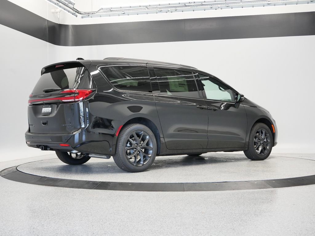 New 2026 Chrysler Pacifica Limited w/ S Appearance Package image 44