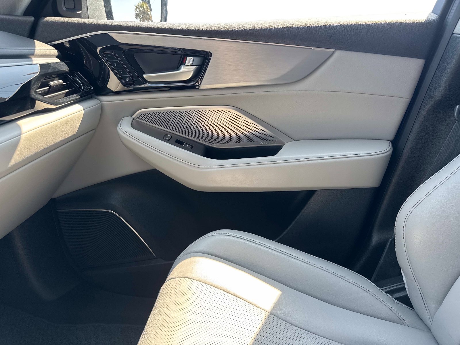 Used 2022 Acura MDX FWD w/ Technology Package image 24