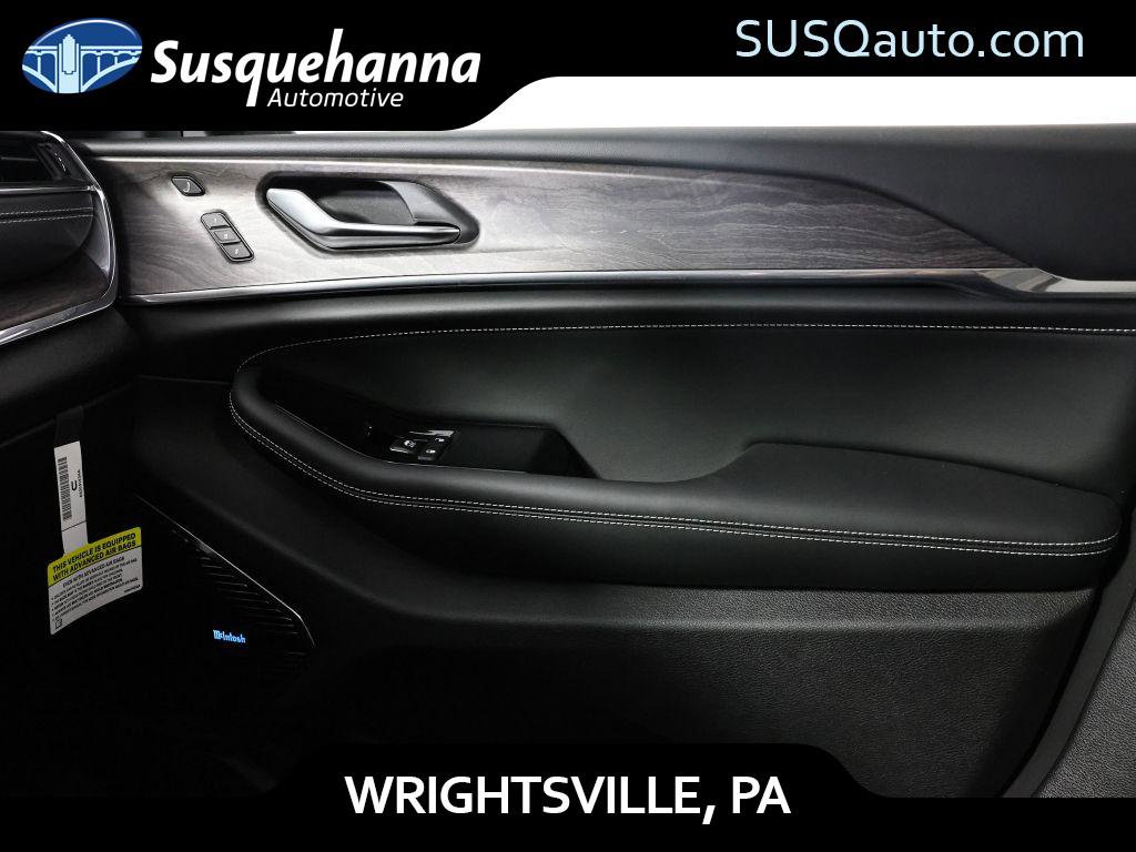 Used 2023 Jeep Grand Cherokee Overland w/ Advanced Protech Group III image 38