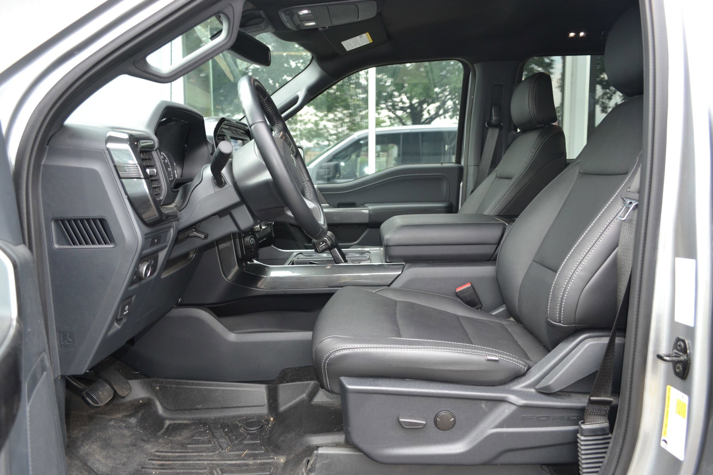 Used 2022 Ford F150 XLT w/ XLT Black Appearance Package AWD/4WD image 4