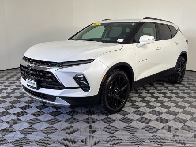 Used 2023 Chevrolet Blazer LT AWD/4WD image 2
