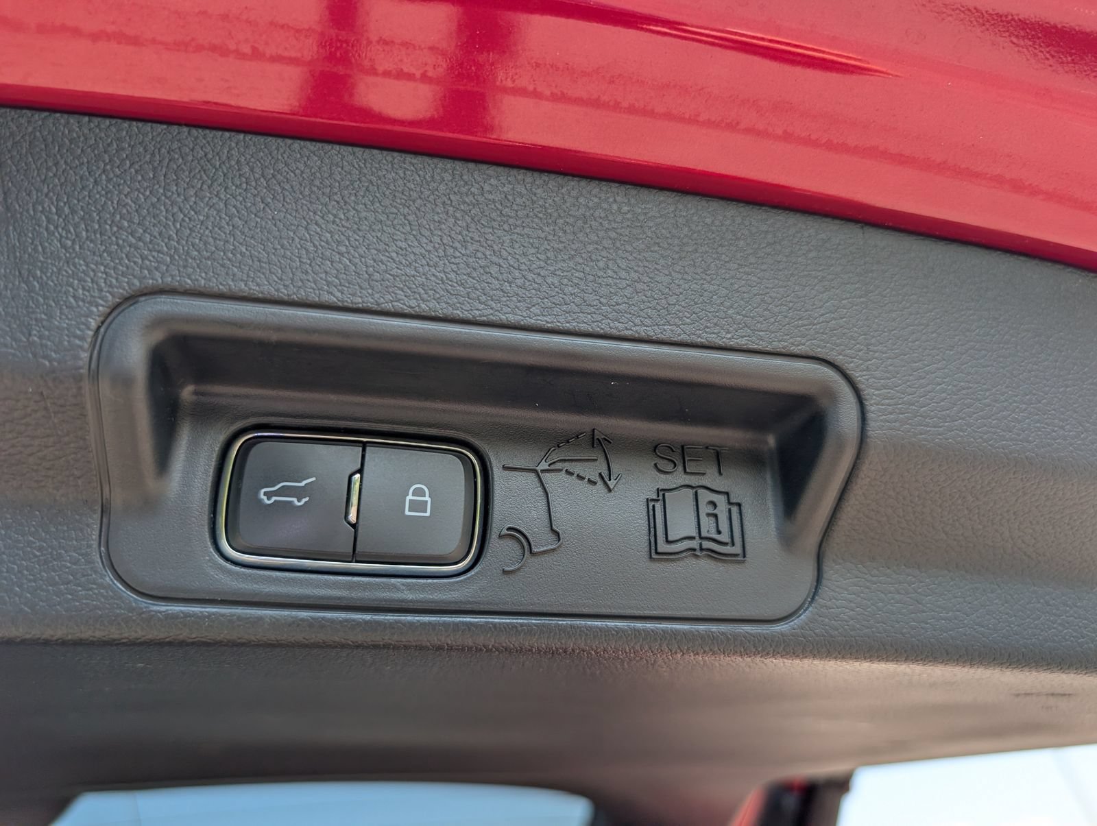 Used 2025 Ford Explorer ST AWD/4WD image 23