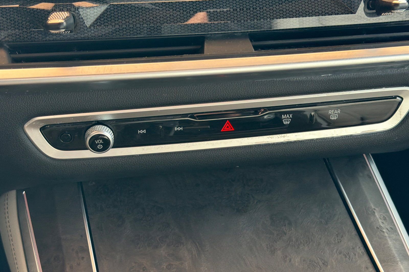 Used 2024 BMW X5 xDrive50e w/ Premium Package image 29