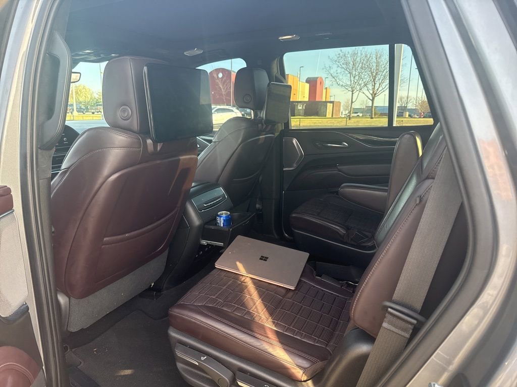 Used 2021 Cadillac Escalade Sport Platinum w/ LPO, ONYX Package image 16