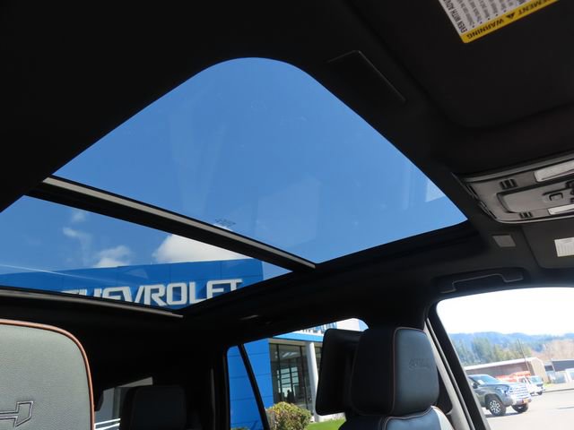 Used 2025 GMC Yukon AT4 w/ AT4 Premium Plus Package image 52