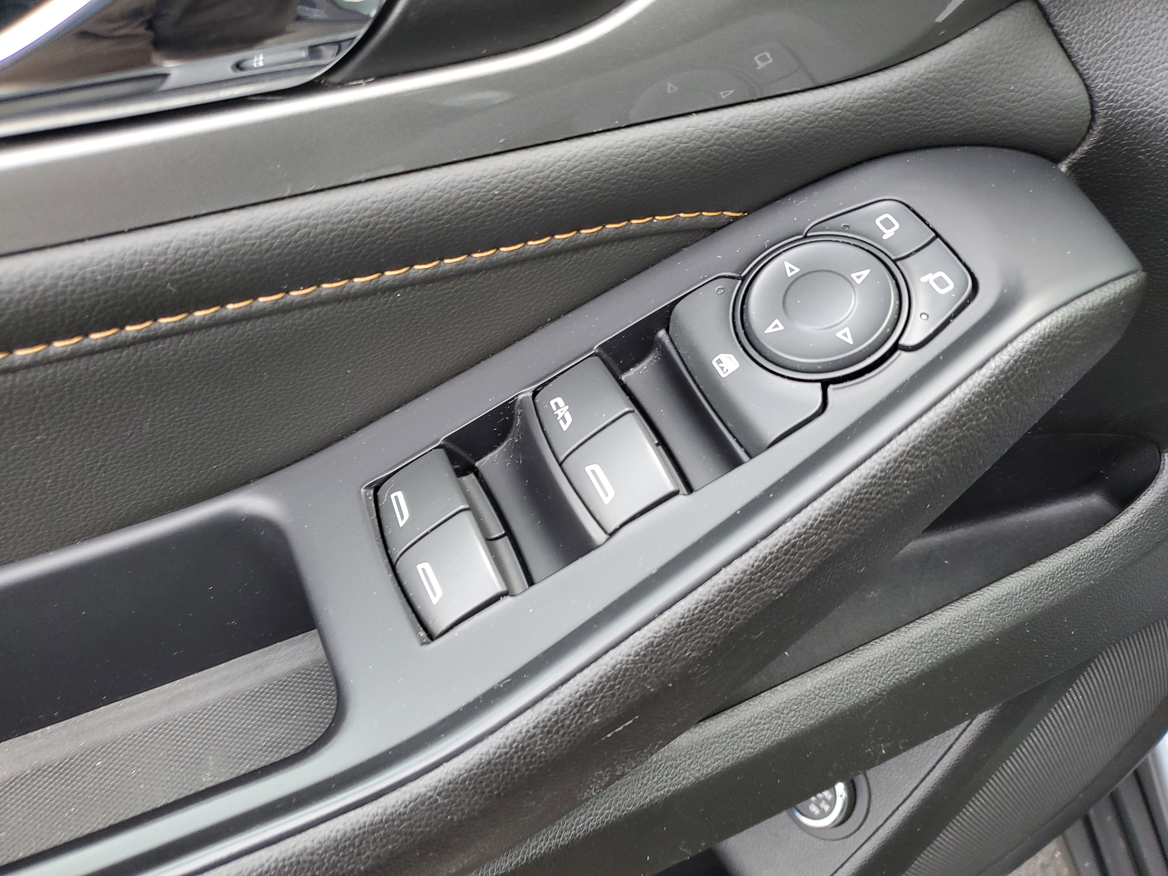 Used 2020 Chevrolet Traverse LT w/ Driver Confidence II Package image 16