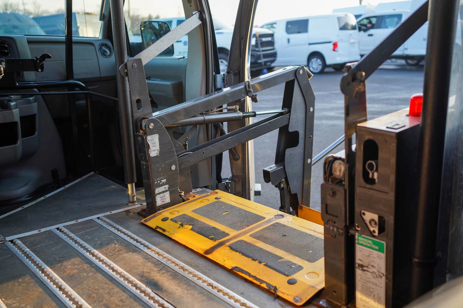 Used 2014 Ford E-350 and Econoline 350 Extended Super Duty w/ Power Group RWD image 25