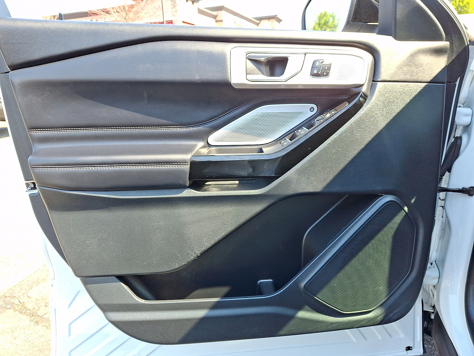 Used 2023 Ford Explorer Platinum w/ Technology Package image 12