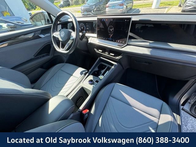 Used 2025 Volkswagen Tiguan SE AWD/4WD image 27