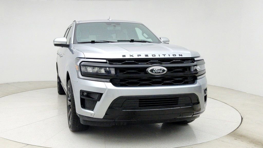 Used 2024 Ford Expedition Limited image 2