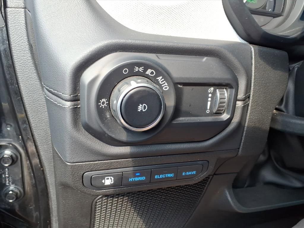 Used 2024 Jeep Wrangler Sahara 4xe image 17