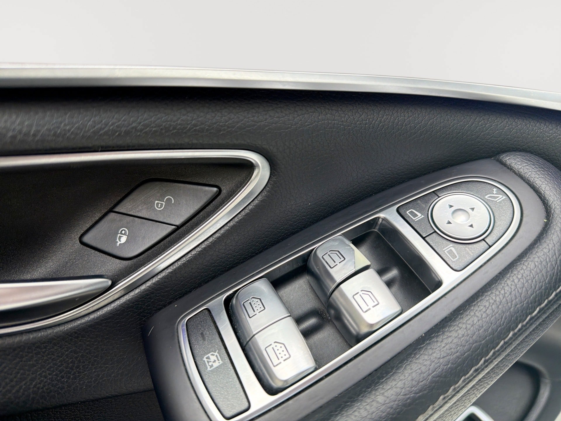 Used 2015 Mercedes-Benz S 550 4MATIC Sedan image 15