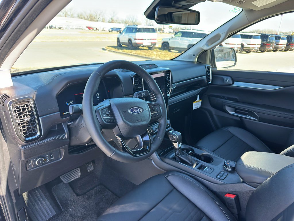 Used 2025 Ford Ranger Lariat w/ Black Appearance Package image 15