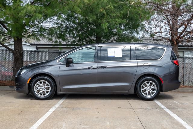 Used 2023 Chrysler Voyager LX image 22