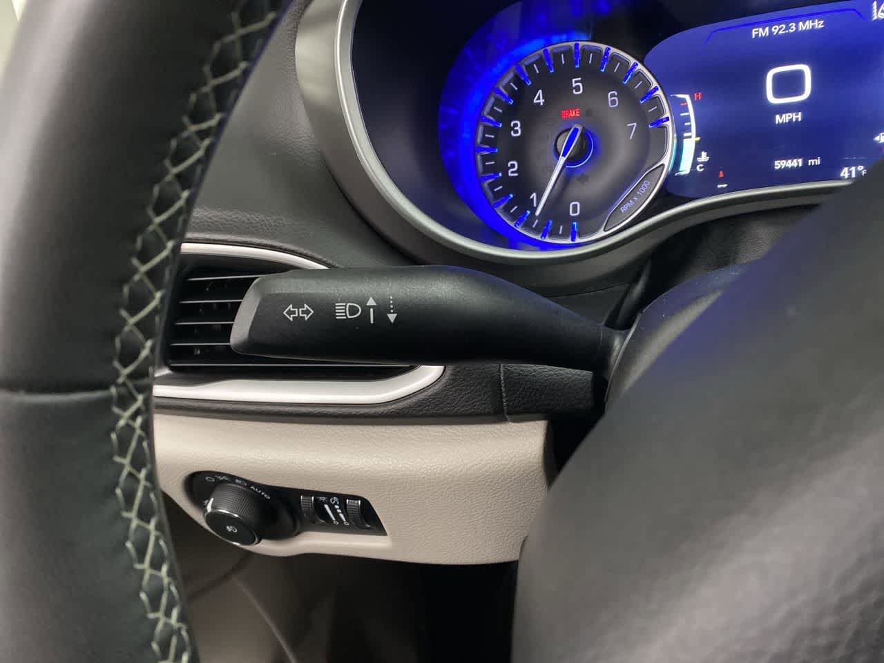 Used 2024 Chrysler Pacifica Touring-L FWD image 23