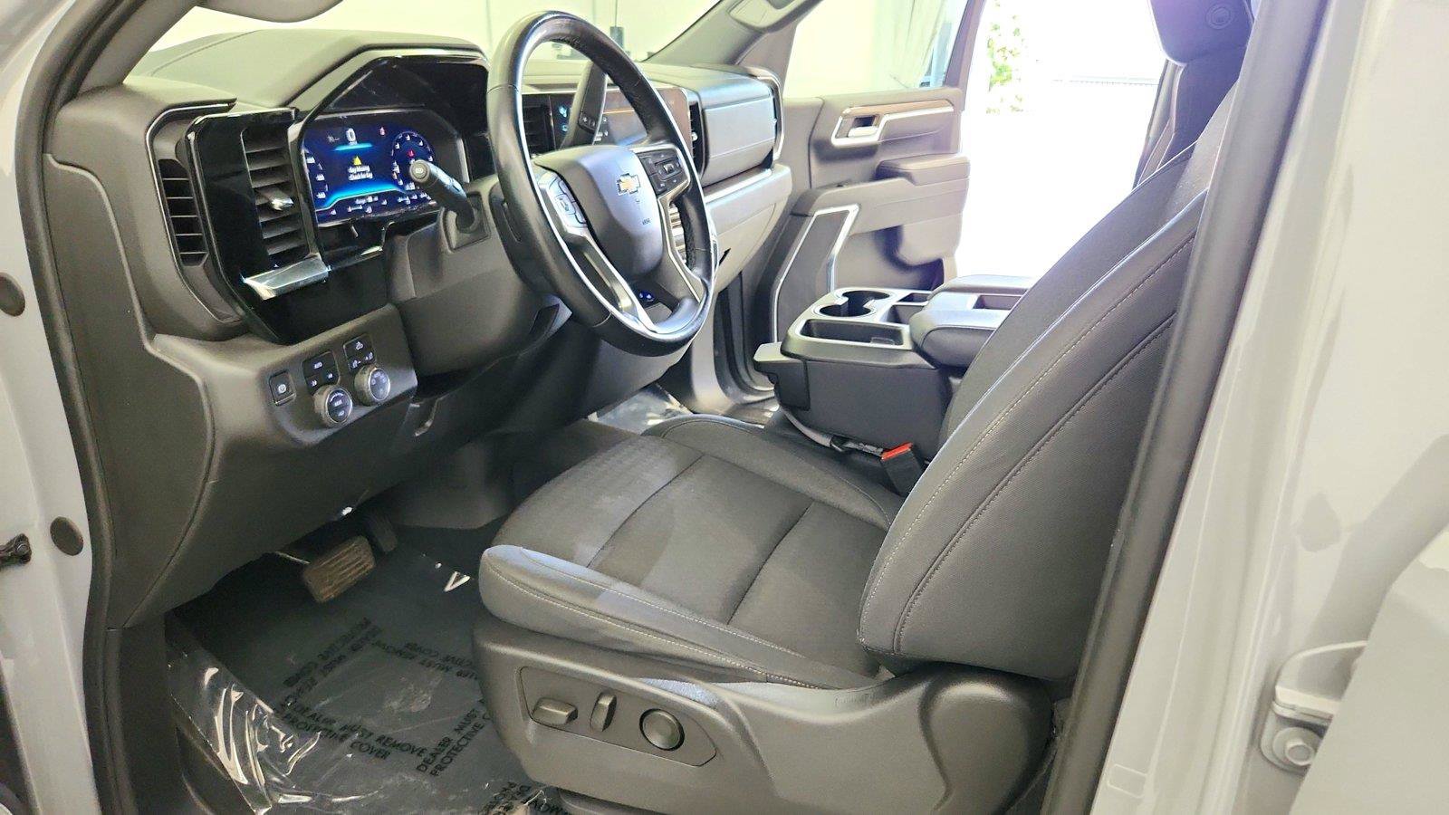 Used 2024 Chevrolet Silverado 1500 LT AWD/4WD image 12