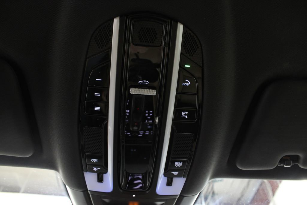 Certified 2023 Porsche Cayenne Platinum Edition image 36