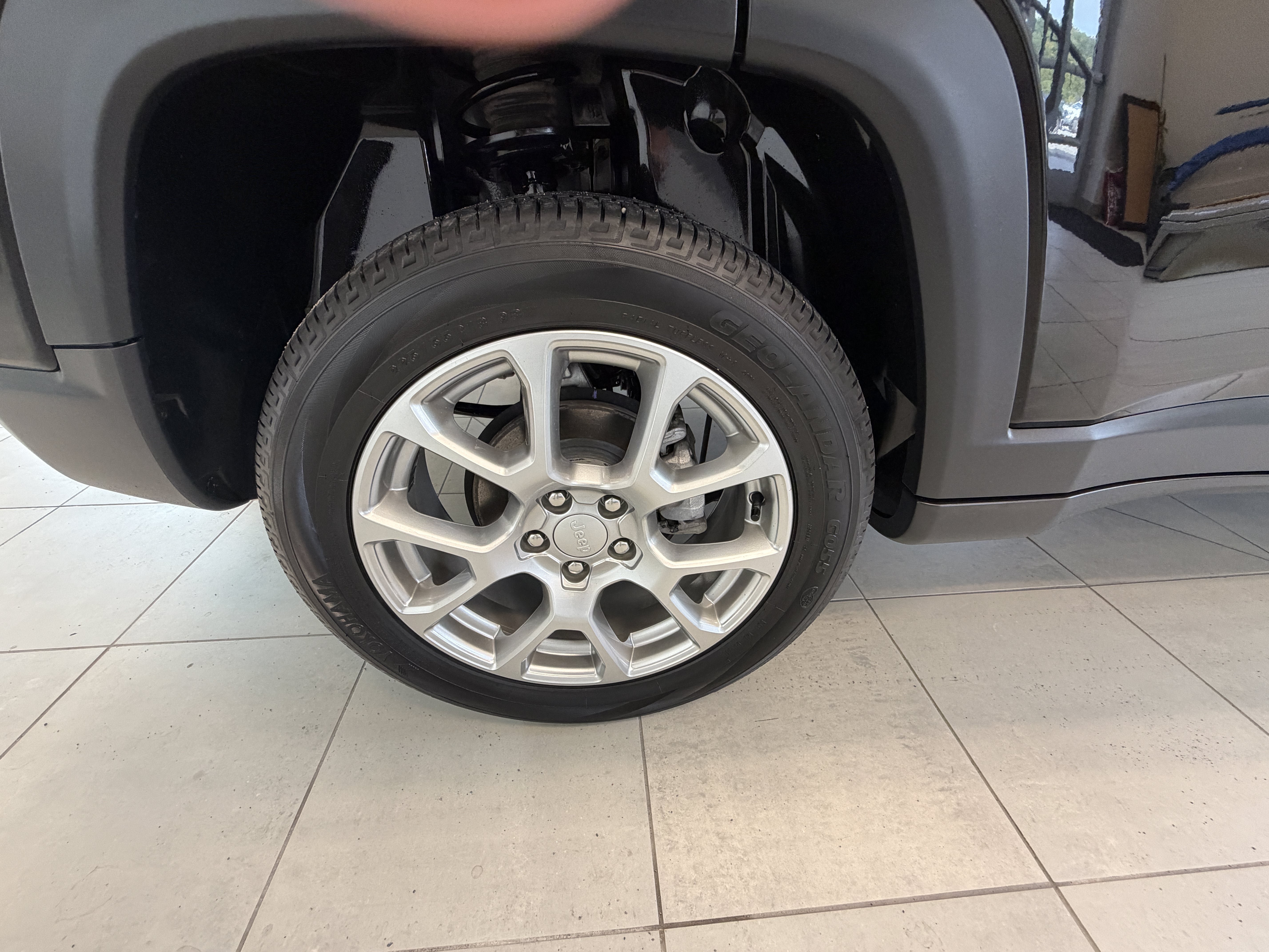 Used 2024 Jeep Compass Latitude AWD/4WD image 12