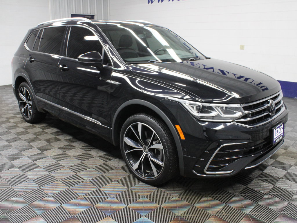 Used 2024 Volkswagen Tiguan SEL R-Line w/ MDO Package, Two-Row AWD/4WD image 3