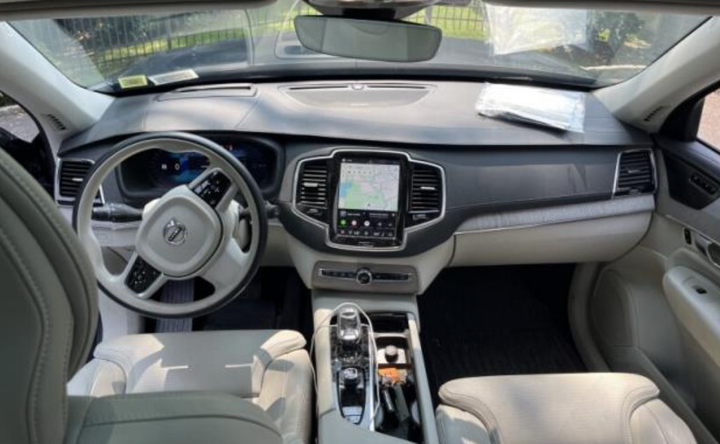 Used 2024 Volvo XC90 T8 Ultimate w/ Protection Package Premier AWD/4WD image 3