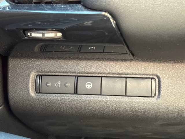 Used 2023 Nissan Pathfinder SV AWD/4WD image 29
