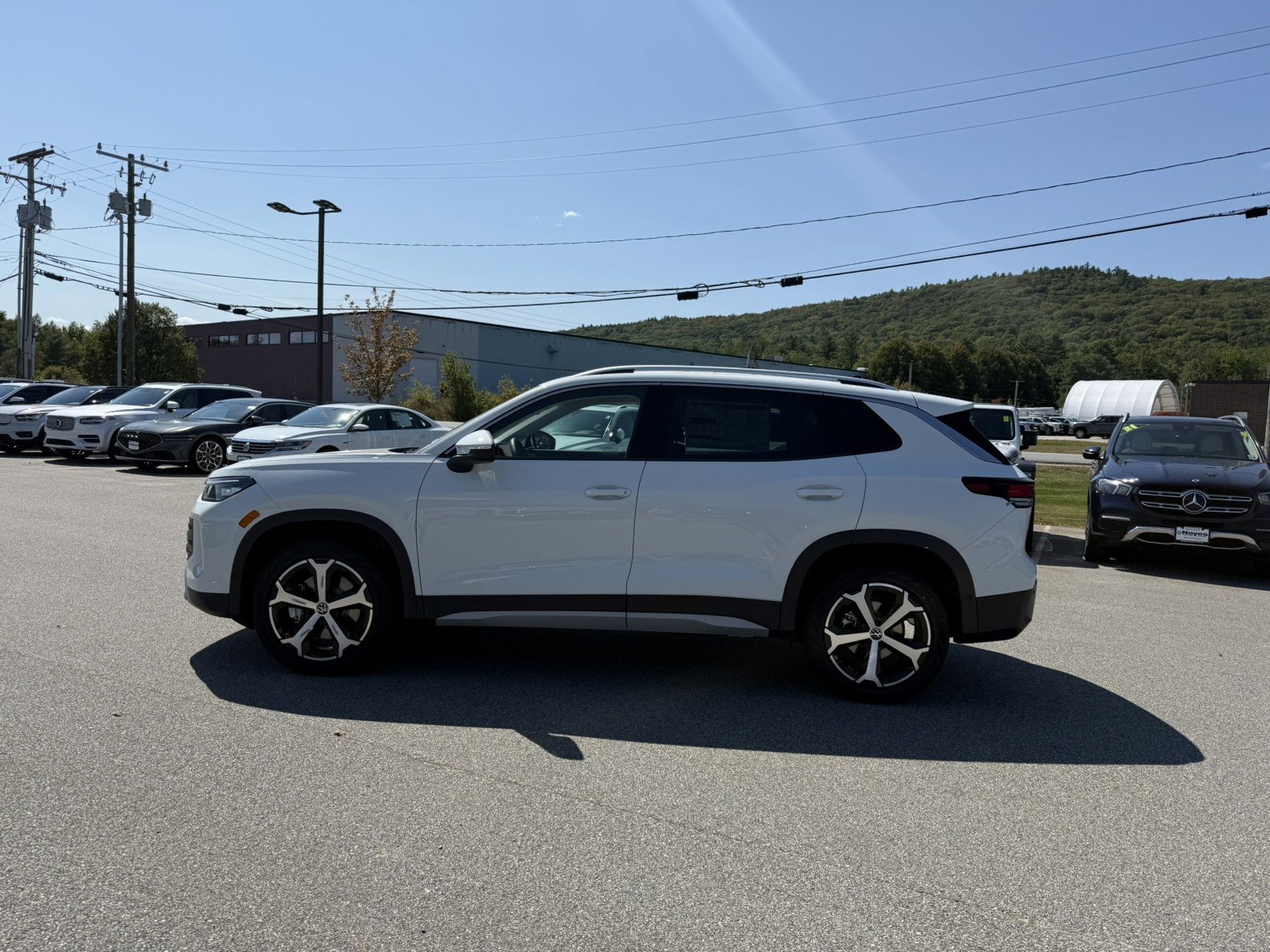 New 2025 Volkswagen Tiguan SE image 6