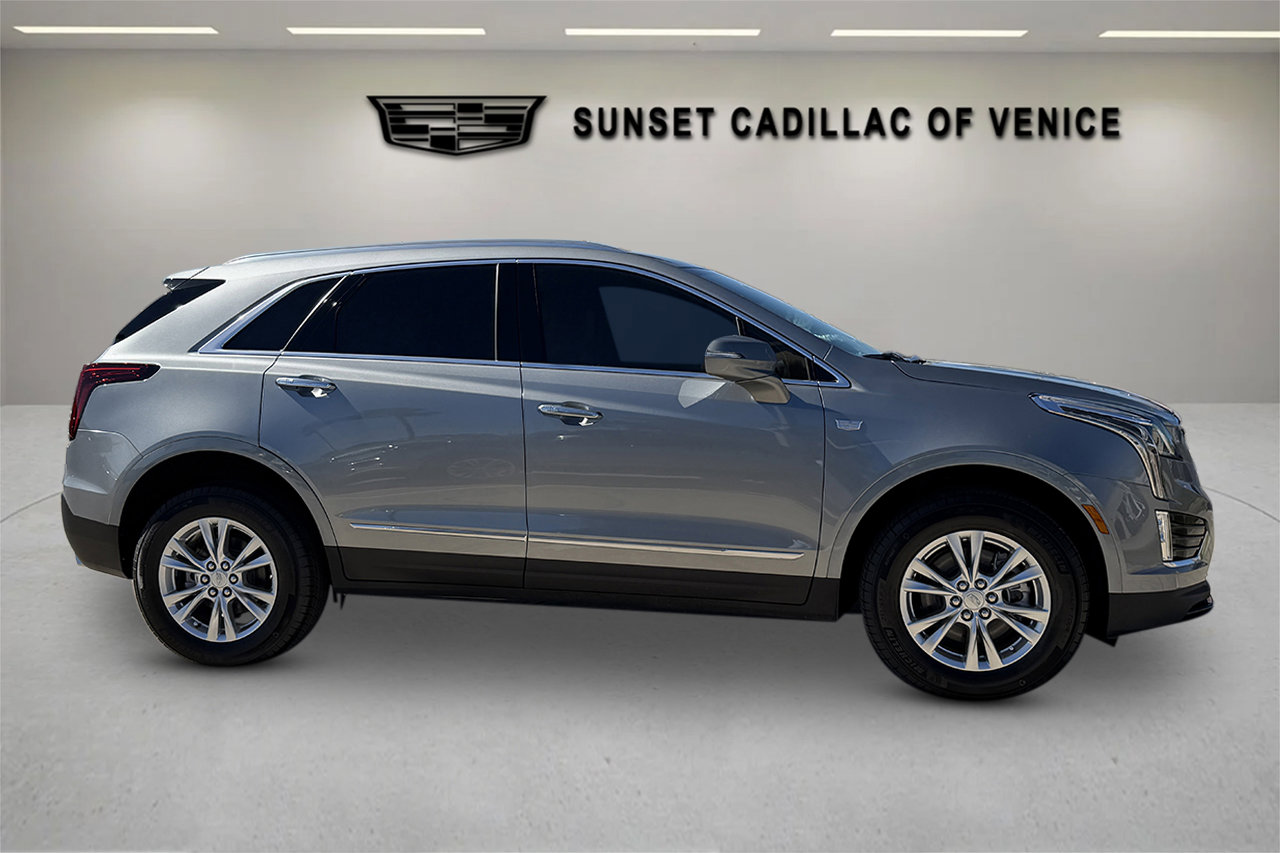 New 2026 Cadillac XT5 Luxury image 2