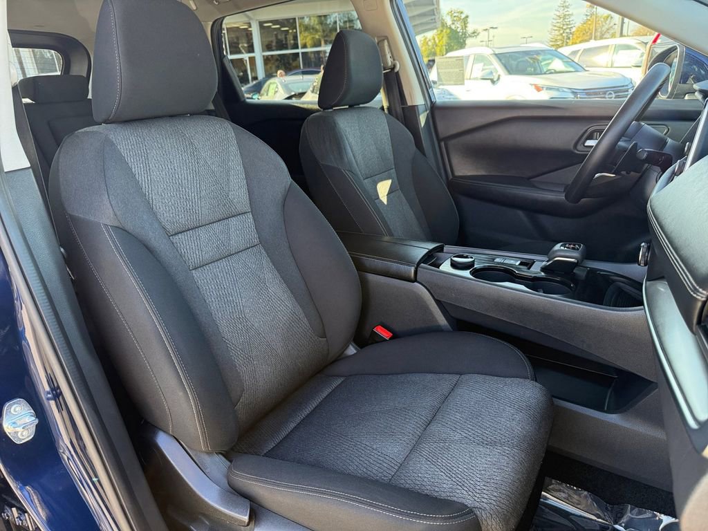 Used 2024 Nissan Rogue SV image 27