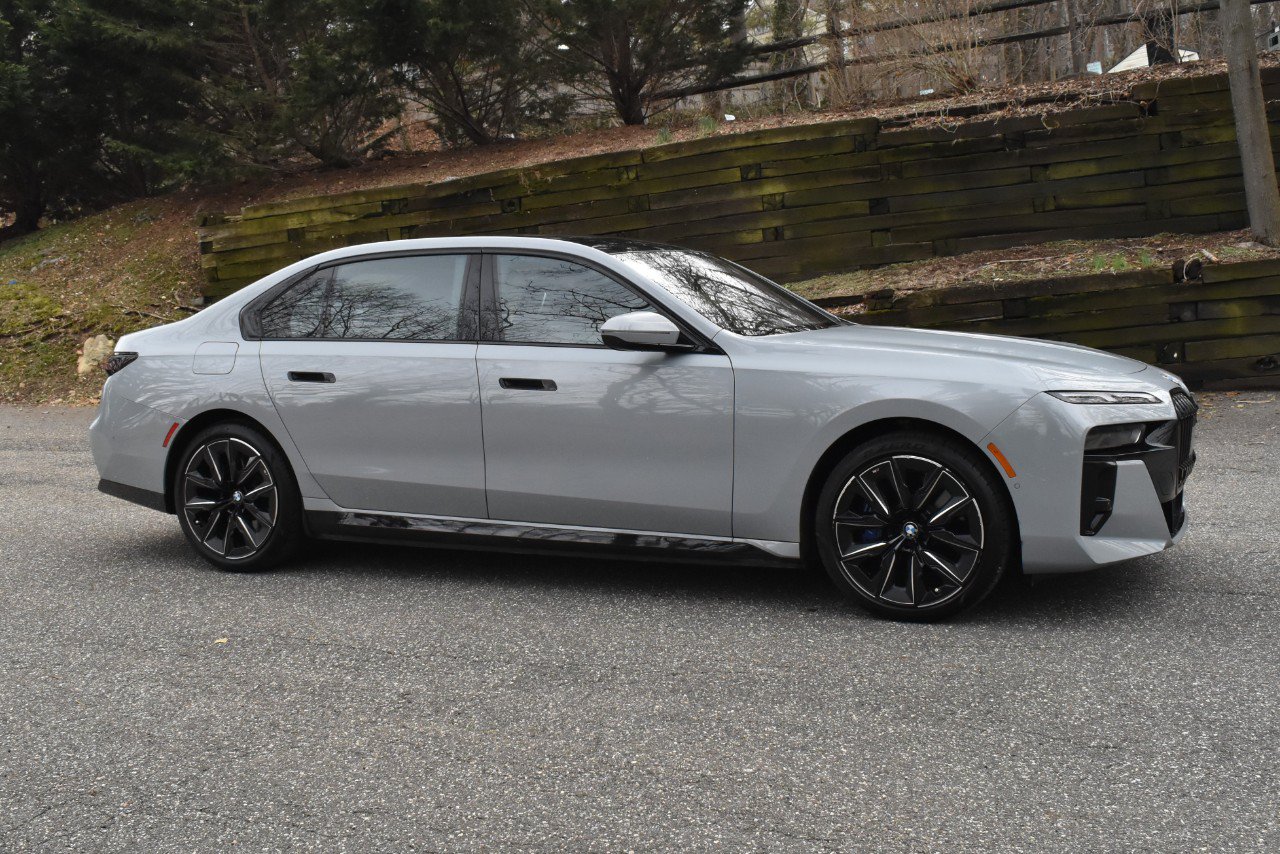 Used 2023 BMW i7 xDrive60 AWD/4WD image 10